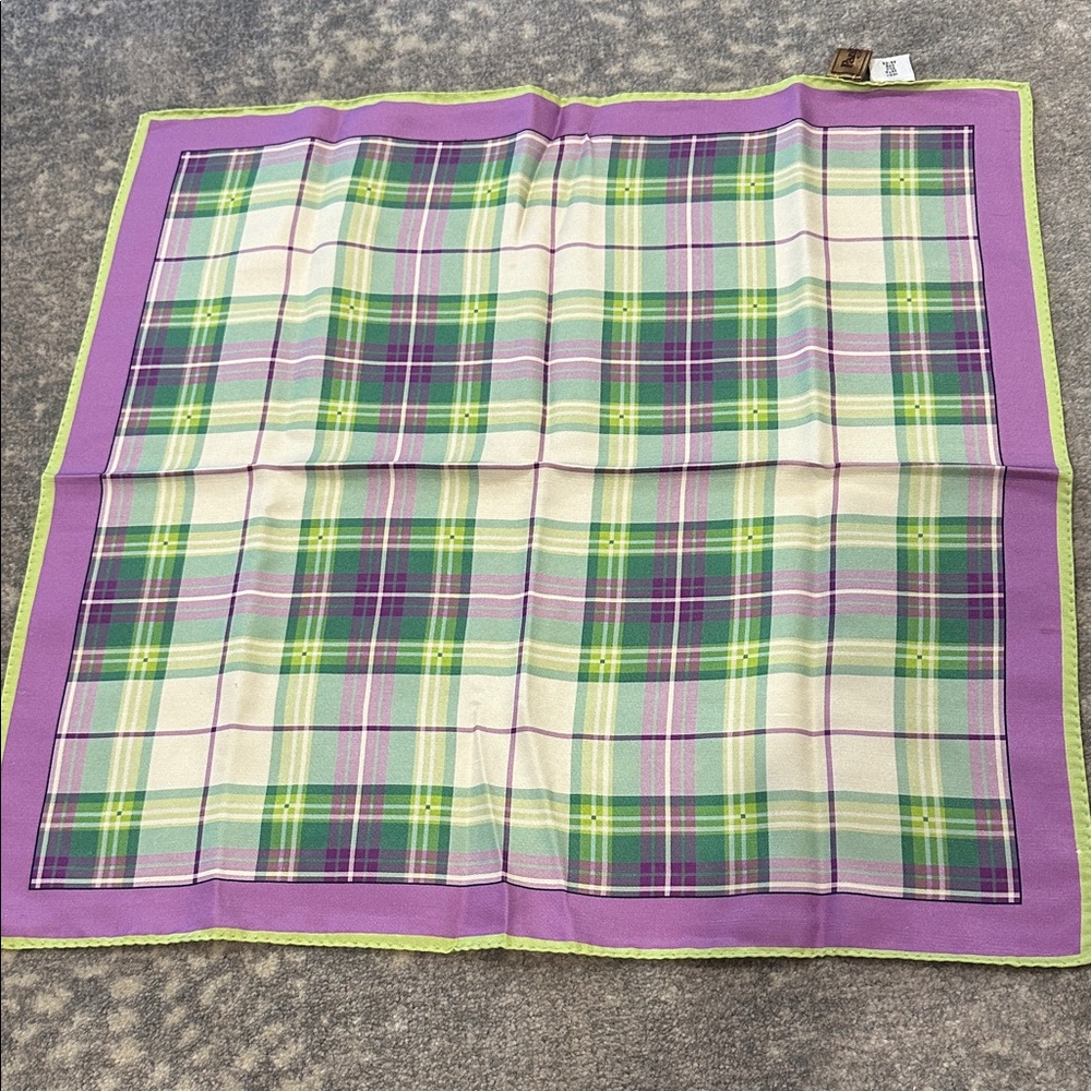 PAUL STUART SILK POCKET SQUARE 17 x 17 NWOT